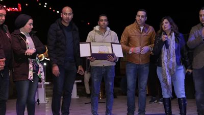 تنسيقية شباب الأحزاب تكرم أحمد زيدان خلال احتفالها بمشاركة أعضائها بمنتدى شباب العالم