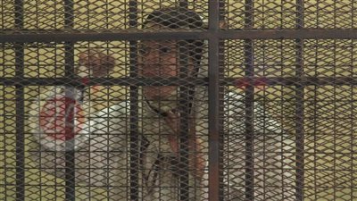 شعر مصفف ومكياج.. إطلالة جديدة لحنين حسام بجلسة إعادة محاكمتها | بث مباشر