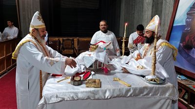 بدء قداس عيد الغطاس بكنيسة رئيس الملائكة ميخائيل في الأقصر | صور