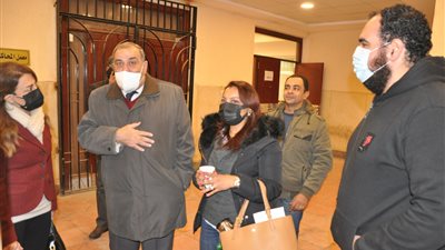 رئيس جامعة حلوان يتابع سير امتحانات كلية الطب وسط إجراءات احترازية مشددة