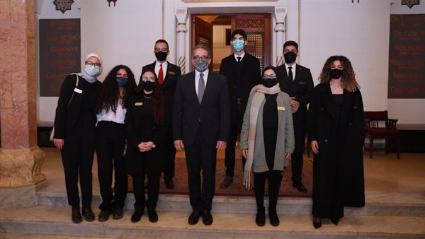 وزير السياحة في صورة