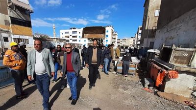 رئيس حي المناخ ببورسعيد يقود حملة مكبرة لرفع الإشغالات والمخالفات | صور 