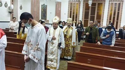 مطران إيباريشية سوهاج للأقباط الكاثوليك يترأس قداس عيد الغطاس بكنيسة سيدة الانتقال بجرجا