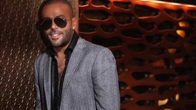 مفاجأة تامر عاشور.. تفاصيل ألبوم تيجي نتراهن قبل طرحه اليوم