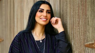 المصممة العالمية ليندا بينلال تعود بقوة بعد جائحة كورونا بتصاميم 2022