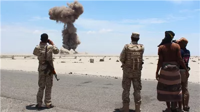 قصف أمريكي بريطاني يستهدف مطار الحديدة غربي اليمن 