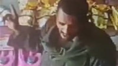 سرقة على الطريقة الحديثة.. لص يوهم تاجر برد دين ويسرق هاتفه بقنا | فيديو