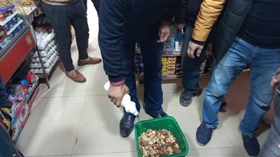 إعدام أغذية غير صالحة للاستهلاك الآدمي بالدقهلية