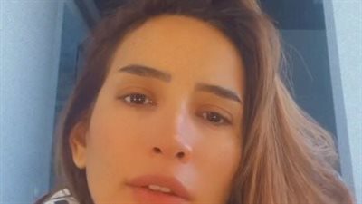 زينة تعلن إصابة والدتها بفيروس كورونا