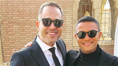 آسر ياسين ومصطفى درويش في المقابر بسبب suits | صورة