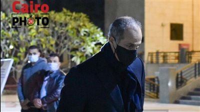 جمال مبارك أول الحاضرين في عزاء نجل عبد المنعم سعيد