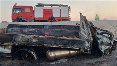 تفحم سيارة نصف نقل وإصابة سائقها بمدينة السادات في المنوفية| صور 