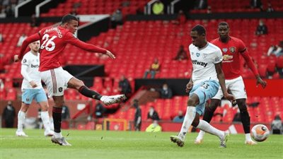 رسميًا.. مانشستر يونايتد يعلن إصابة ثنائي الفريق بفيروس كورونا