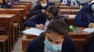بث مباشر| من داخل إحدى اللجان.. انطلاق امتحانات أولى ثانوي 2022 بمادة اللغة العربية ورقيا