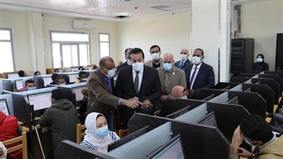 وزير التعليم العالي يفتتح المبنى الإداري الجديد بجامعة أسوان
