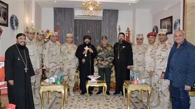 وفد من المنطقة الجنوبية العسكرية يهنئ أسقف البحر الأحمر بعيدَي الميلاد والغطاس