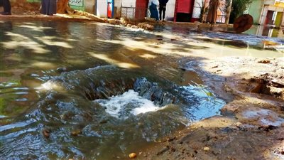 محافظ أسوان يحيل واقعة كسر خط طرد الصرف الصحي بقرية العطوانى للنيابة العامة