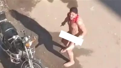 مزق جسده أمام المارة.. واقعة جديدة ظهور شخص عاري يحمل السلاح ببورسعيد | فيديو  