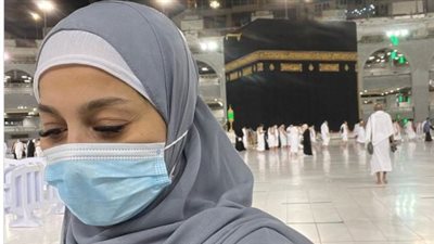 بسمة وهبة من أمام الكعبة: «يارب أستخيرك  في الاعتزال والتفرغ للعبادة»