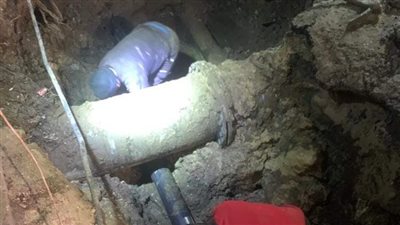إصلاح كسور بخطوط المياه بمدينة المنيا
