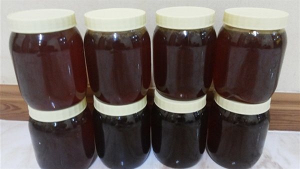 عسل أسود مجهول المصدر