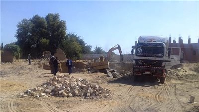 محافظ أسوان يتابع معدلات تنفيذ مشروعات حياة كريمة بقرى مركزي كوم امبو ونصر النوبة