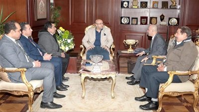 محافظ بني سويف يستقبل رئيس اتحاد رفع الأثقال على هامش معسكر المنتخب