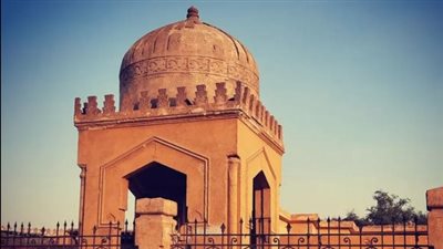 ضريح شاعر النيل في مهب الريح.. أسرة حافظ إبراهيم: الحكومة لم تبلغنا بقرار إزالة المدفن