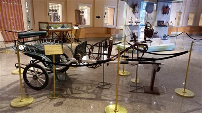 متحف المركبات الملكية ببولاق يفتتح معرضًا أثريًا لمقتنيات الأسرة العلوية | صور 