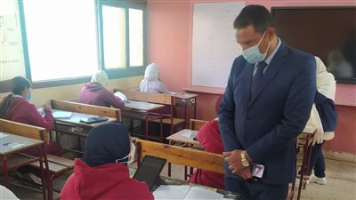 مدير تعليم الجيزة يتابع سير العملية الامتحانية بمدارس لجان إدارتي شمال والدقي التعليمية
