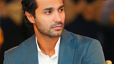  كريم فهمي عن منتقدي أصحاب ولا أعز: نتفليكس تتكسف تعرض فيلم عن مجتمعنا