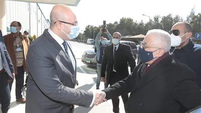 محافظ بني سويف يرافق وزيري الاتصالات والتعليم والسفير الكوري لتفقد المصنع الجديد لإنتاج التابلت التعليمي