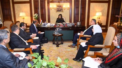 وزيرة الهجرة تجتمع مع اللجنة التنسيقية لمؤتمر مصر تستطيع بحضور هاني عازر