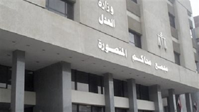 أشعل النيران فيه.. محاكمة المتهم بقتل والده لرفضه منحه نقودًا بالمنصورة