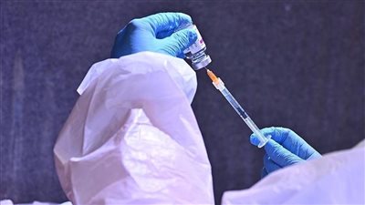 الصحة الإسرائيلية: الجرعة الرابعة من لقاح فيروس كورونا فعالة ضد الأمراض الخطيرة للأشخاص فوق الـ 60