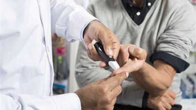استشاري: انفعالات مرضى السكر خلال المباريات يؤدي إلى تصلب الشرايين