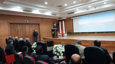 محافظ بورسعيد يعلن افتتاح مول الملابس المستعملة في أبريل المقبل