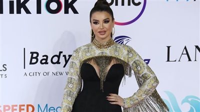 شد شعرها.. تفاصيل مشاجرة الراقصة جوهرة مع معجب بحفل زفاف