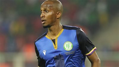 قبل مدافع جزر القمر.. 5 لاعبين ارتدوا قفاز حراس المرمى في المباريات