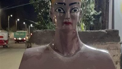 بعد غضب رواد فيسبوك.. إزالة تمثال نفرتيتي المسيء ببني مزار