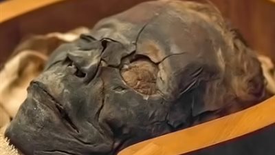 اكتشاف جنين 7 شهور داخل مومياء مصرية عمرها 2000 سنة | دراسة