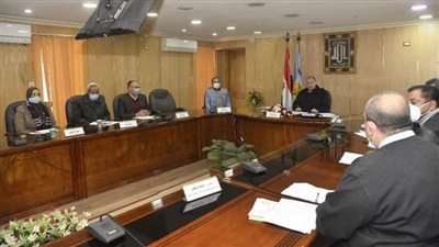 محافظ أسيوط يناقش الموقف التنفيذي لمشروعات حياة كريمة بمنفلوط وديروط 