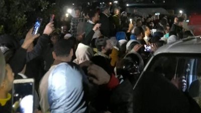 بث مباشر | الحزن كسا الوجوه.. المئات يشيعون جثامين قارئ القرآن وزوجته ونجلهما الطبيب ضحايا الغاز بالبحيرة