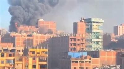 تجدد اشتعال النيران في حريق الزرايب بسبب مخازن البلاستيك │ فيديو