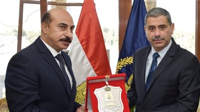محافظ أسوان يقدم التهنئة لمدير الأمن بمناسبة عيد الشرطة الـ 70