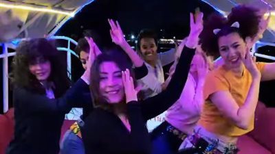 مدرسة رقص شرقي تعلم الفتيات طرقًا جديدة للاستعراض على المركب.. والمتابعون: لازم يتفصلوا | فيديو جراف