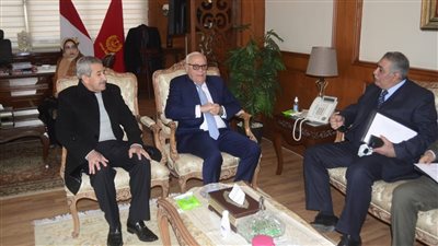 محافظ بورسعيد يستعرض أعمال التطوير والميكنة أمام الشركة المانحة لشهادة الأيزو 9001