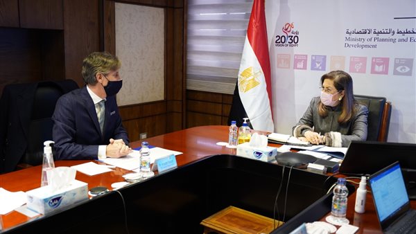 وزيرة التخطيط تلتقي