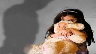 أمريكي يجبر سيدة فلبينية بالاعتداء جنسيًا على أطفالها خلال بث مباشر