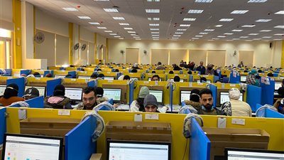 حقوق المنصورة تعقد أول امتحان لطلابها بنظام الأون لاين.. صور